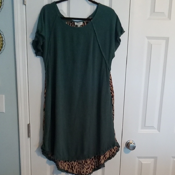 Umgee Dresses & Skirts - Umgee Green Dress with Leopard Print Accents